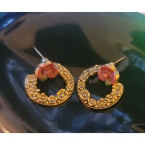 Vtg Gold tone earrings with roses